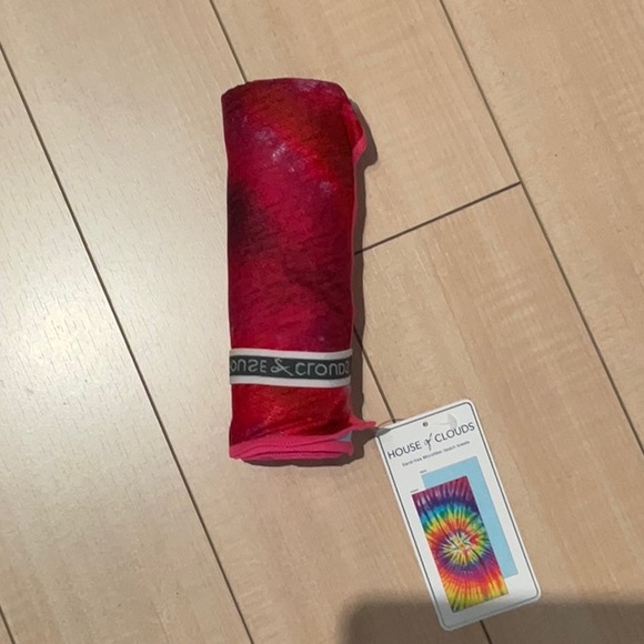 HOUSE OF CLOUDS SAND-FREE MICROFIBER BEACH TOWEL - Picture 4 of 6